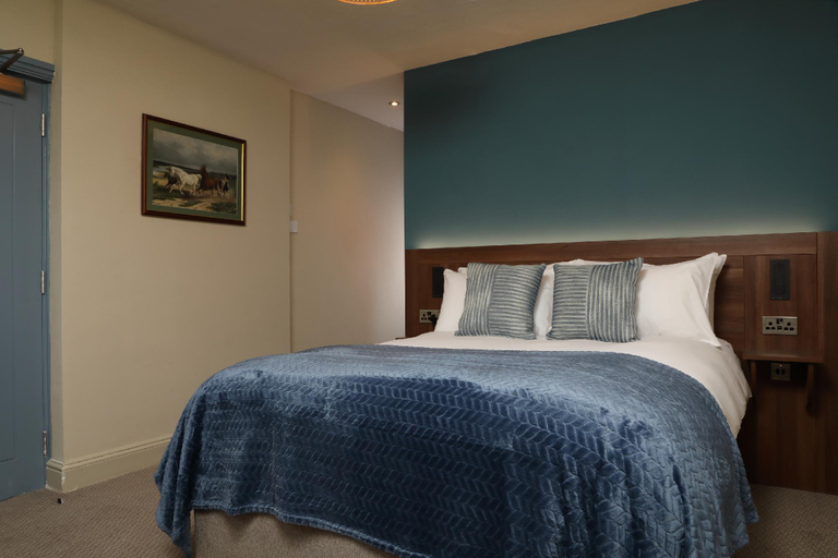 Bedroom 2, Seale Arms, Devon