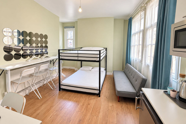 Others 5, East London Studio, Sleeps 4 Near Aldgate Station, London