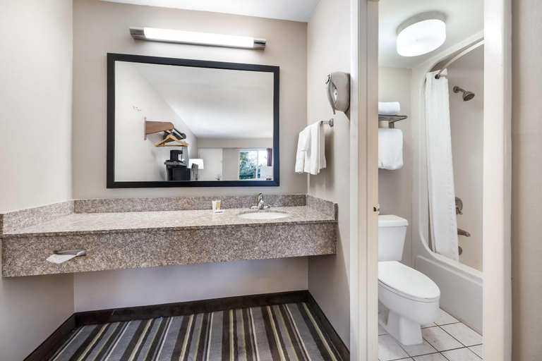 Bathroom 5, Super 8 by Wyndham Riviera Beach West Palm Beach, Palm Beach