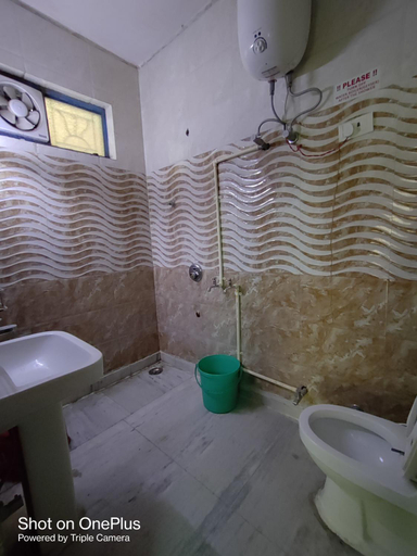 Bathroom, Hotel Golden Crown, Garhwal