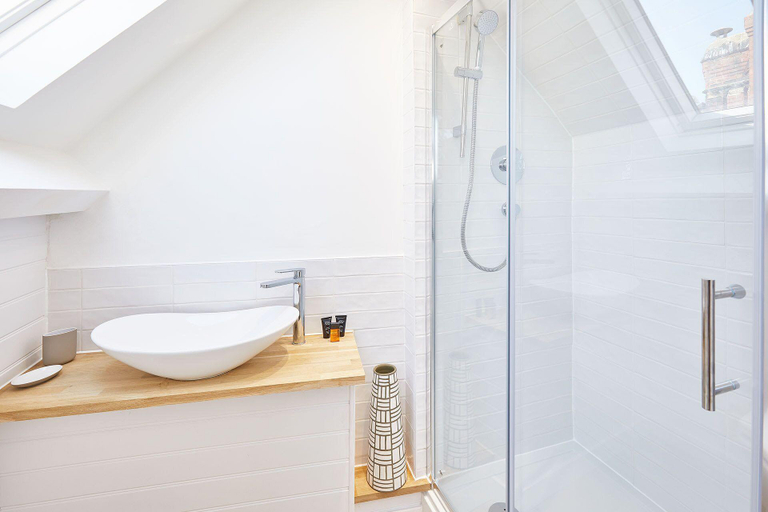 Bathroom, Host Stay Cosy Coastal Golden Lion Apartments, North Yorkshire