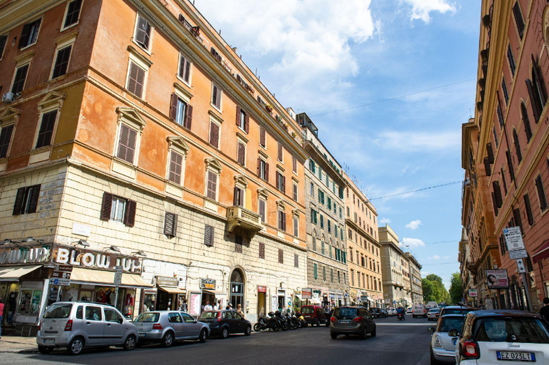 Exterior & Views