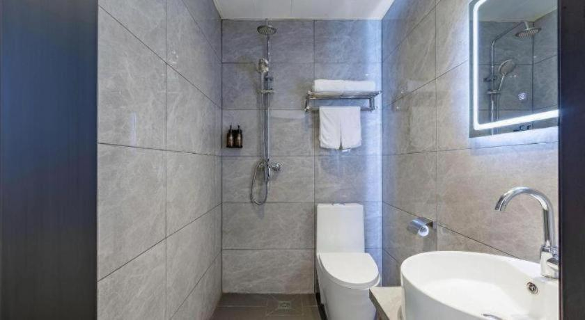 Bathroom 3, GreenTree Inn Chaoyang Shuangta District Bus Station, Chaoyang