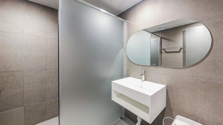 Bathroom, Gumi Indong Brown Dot, Gumi