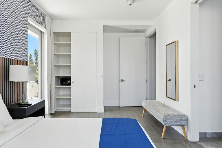 Others 3, Style and Comfort in South Beach 2B Apartment, Miami-Dade