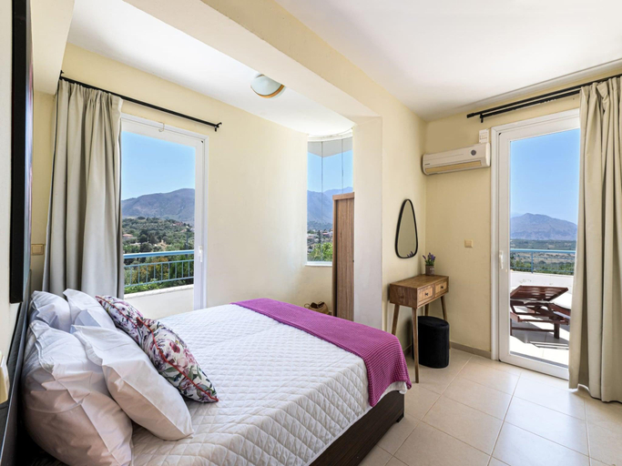 Bedroom 2, Beautiful 5bedroom villa big pool, close to beach!, Crete