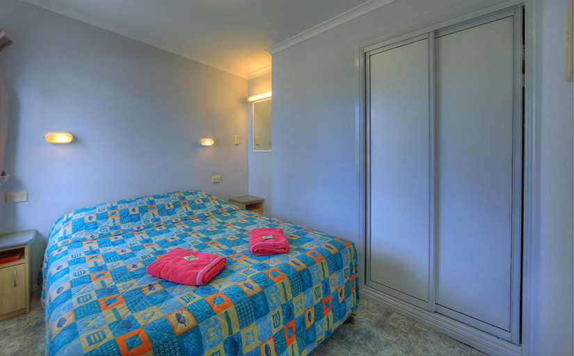 Bedroom, BIG4 Warwick Holiday Park, Warwick - Central