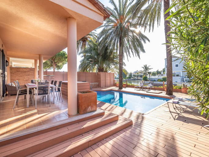 Others 5, Villa in Empuriabrava With Private Pool, Girona