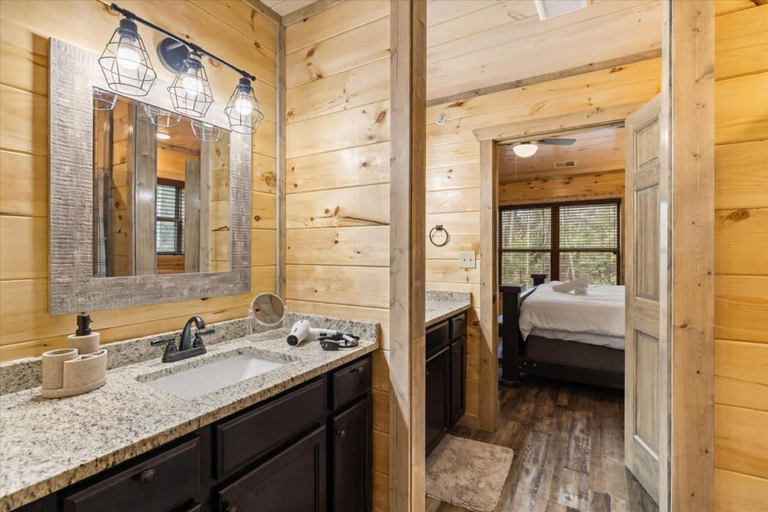 Others 4, NEW - 1 Location Cabin Pool Hot Tub Arcade HL, Sevier