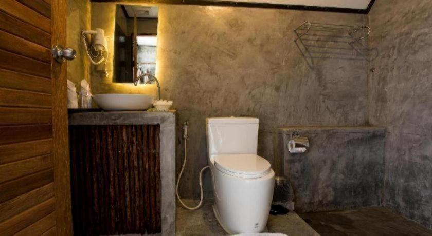 Bathroom 3, Koh Mook De Tara Beach Resort, Kantrang