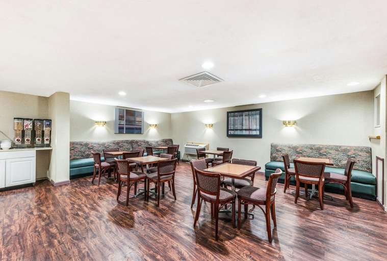 Food & Drinks 3, Red Carpet Inn and Suites Hazleton PA, Luzerne