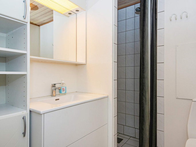 Bathroom 4, 6 Person Holiday Home in Fano, Fanø