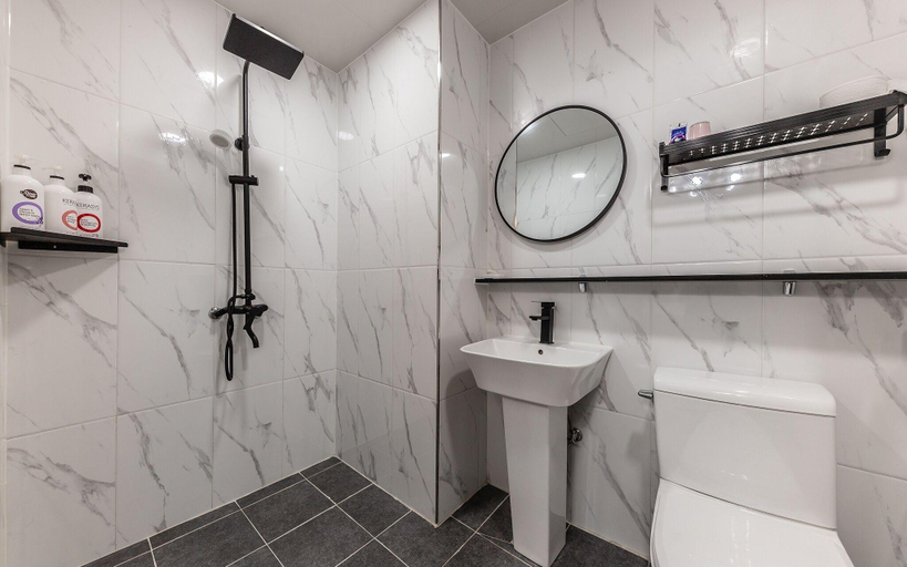 Bathroom, Danyang Hotel Dozen, Danyang