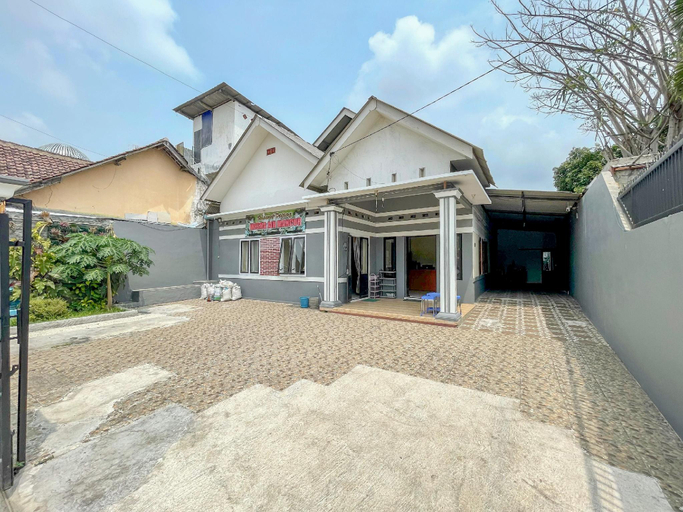 Exterior & Views 2, Wisma Air Mancur Malang Syariah Mitra RedDoorz, Malang