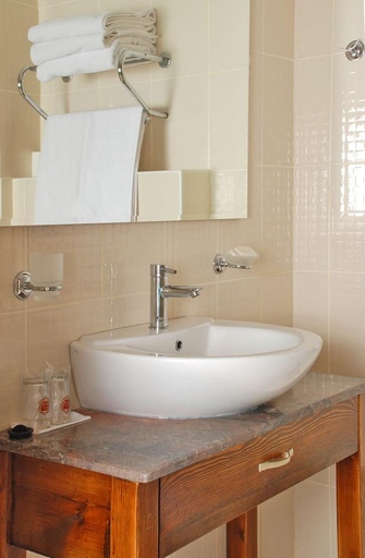 Bathroom 4, Buyuk Berk Hotel, Ayvalık