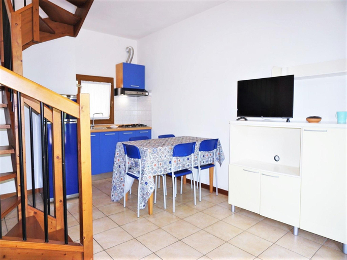 Others 2, Pleasant One-Bedroom Villa with Pool, Venezia