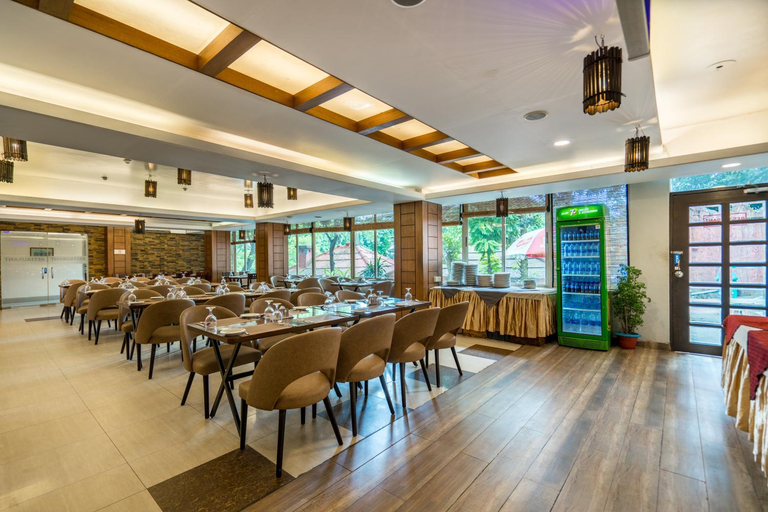 Food & Drinks 4, Foys Lake Resort, Chittagong