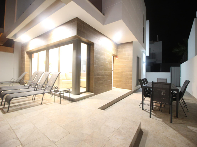 Others 2, Spacious Villa in Villamartín for 6, Alicante