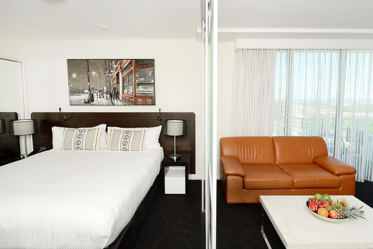Bedroom 3, Oaks Gladstone Grand Hotel, Gladstone