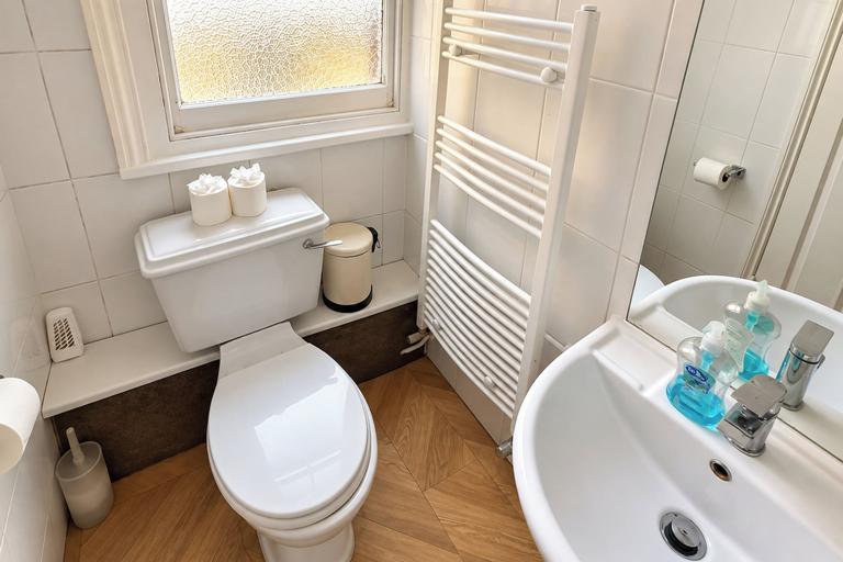 Others 4, East London Studio, Sleeps 4 Near Aldgate Station, London