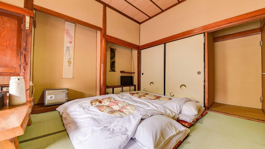 Bedroom 4, Takaraya Ryokan, Kokonoe