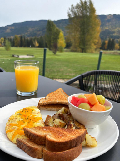 Food & Drinks 4, Hotel Civilia Lakeside by Civilia Golf Retreat, Thompson-Nicola