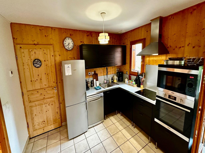 Others 5, Spacious French Chalet Stay for 10, Puy-de-Dôme