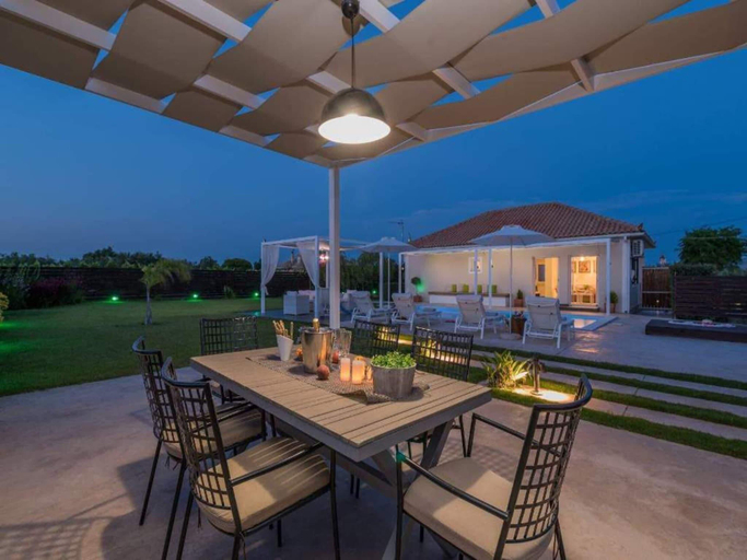 Food & Drinks 4, Villa in Zakynthos with Pool & Near Tsilivi Beach, Ionian Islands