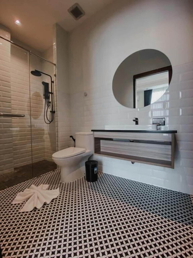 Bathroom 4, Play Poshtel & Cafe, Mueang Krabi