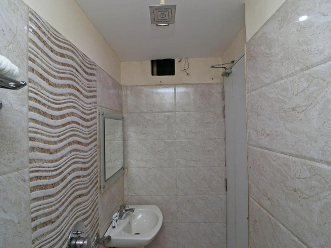 Bathroom 4, Hotel Mandiram, Kaushambi