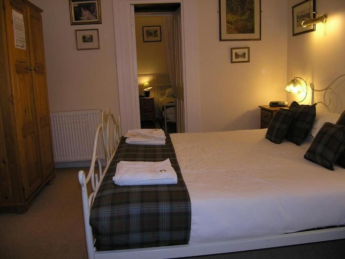 Bedroom 2, Achnabobane Farmhouse, Highland
