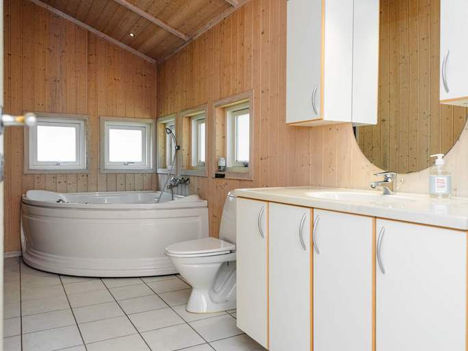 Bathroom 3, 5 star holiday home in Oksbøl, Varde