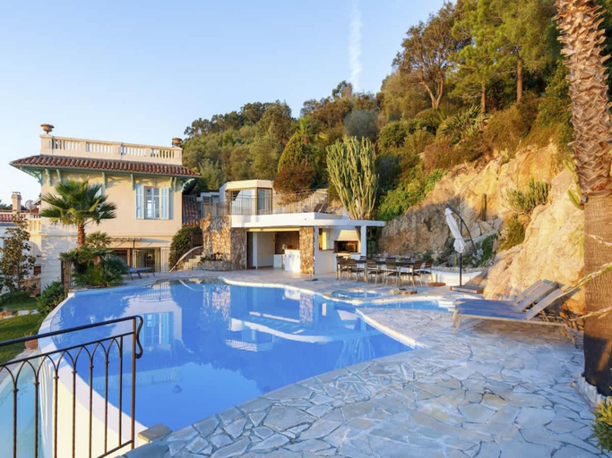 Others 4, Magnificent villa with sea view for a group, Alpes-Maritimes