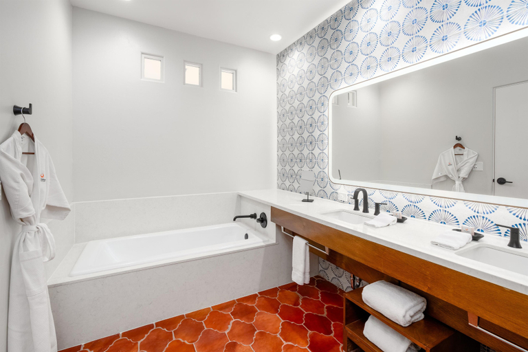 Bathroom 5, The Wigwam, Maricopa