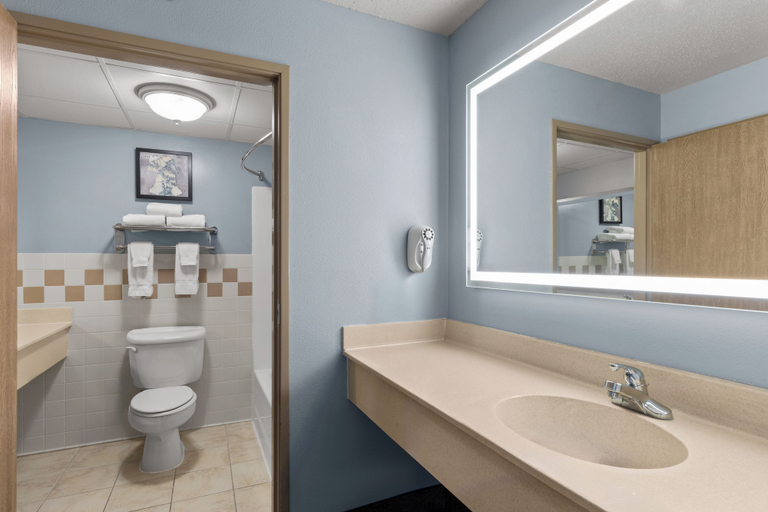 Bathroom 5, AmericInn by Wyndham Monmouth, Warren