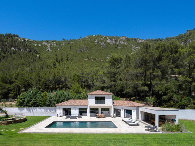Others 2, Magnificent Villa in Cuges les Pins, Bouches-du-Rhône