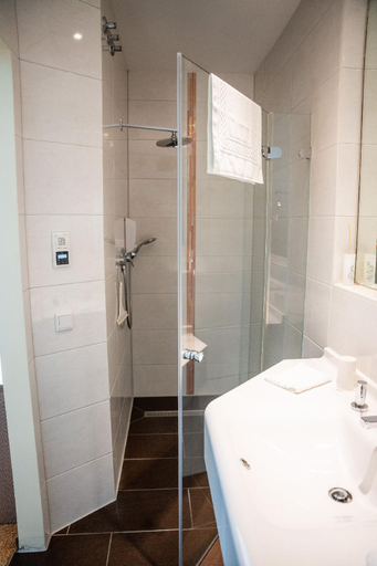 Bathroom 5, Hotel am Schlosspark, Worms
