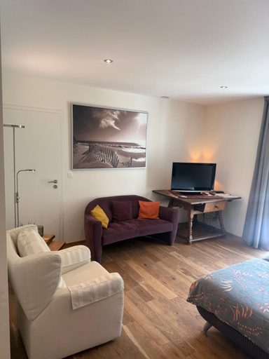 Others 5, B&B White Pearl, Echternach