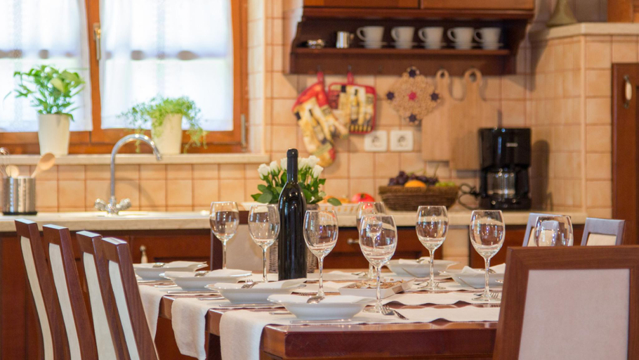Food & Drinks 4, Villa Kringa by Villas Guide, Tinjan
