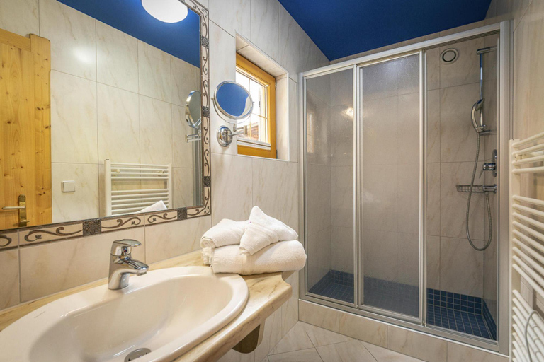 Bathroom 3, Chalet in Fügen near Spieljochbahn Lift, Schwaz