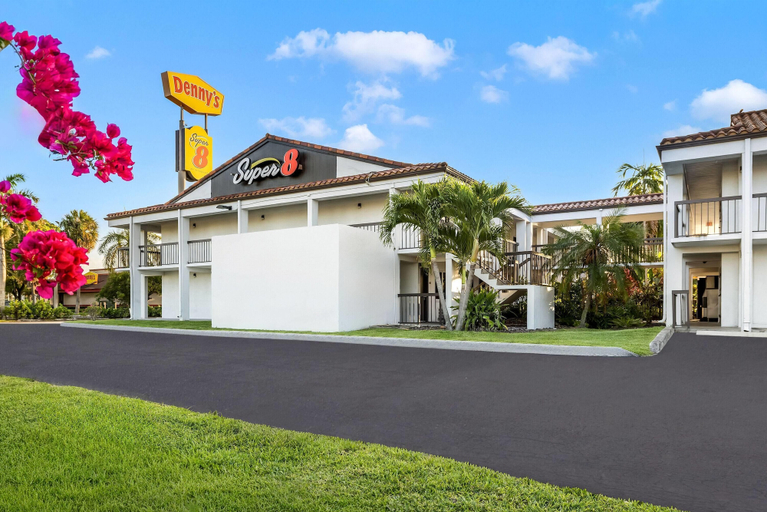 Exterior & Views 2, Super 8 by Wyndham Riviera Beach West Palm Beach, Palm Beach