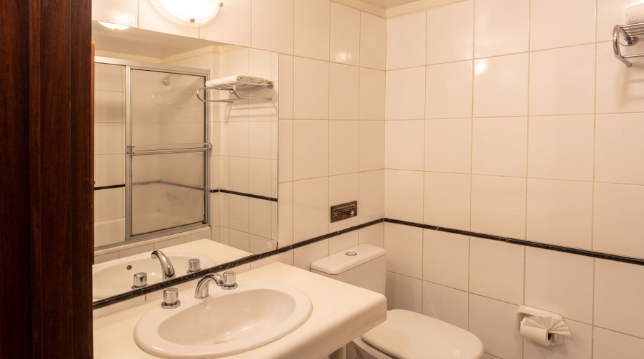 Bathroom 4, Hotel Monte Carlo, Pedro Domingo Murillo