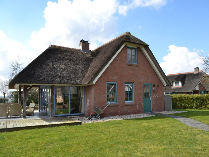 Others 5, Waterfront Villa with Private Jetty, Steenwijkerland