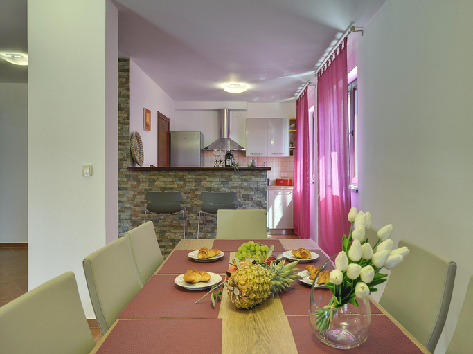 Others 2, Villa in Pula with sea beach, Pula
