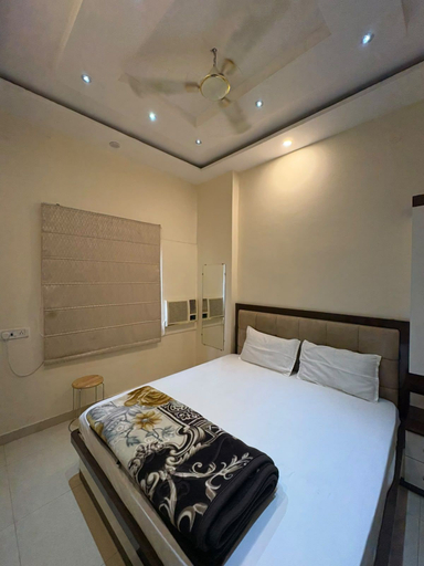 Others 4, Saraswati Grand, Varanasi