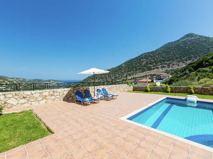 Others 3, Villa on hillside, private pool, Crete