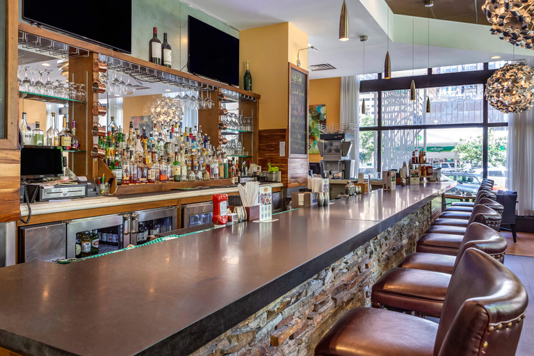 Food & Drinks 5, Hilton Vacation Club Hotel Blake Chicago, Cook