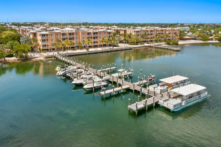Others 2, Resort View 1BR Suite With Direct Pool Access, Monroe