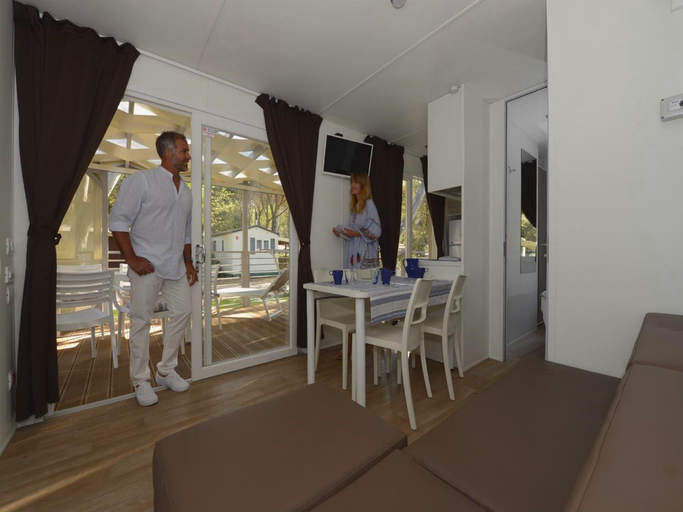 Others 2, Modern Chalet in Pine Grove, Caserta