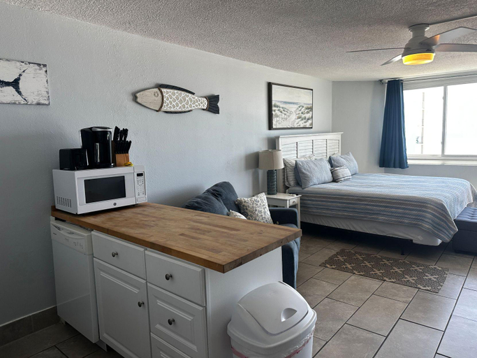 Others 3, Beach Front Ocean View Condo - Top of the Gulf 615, Bay